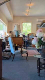 Lovely day for a girl gab @foresideantiques 🤍

#vintage #thrift #antique #portlandme